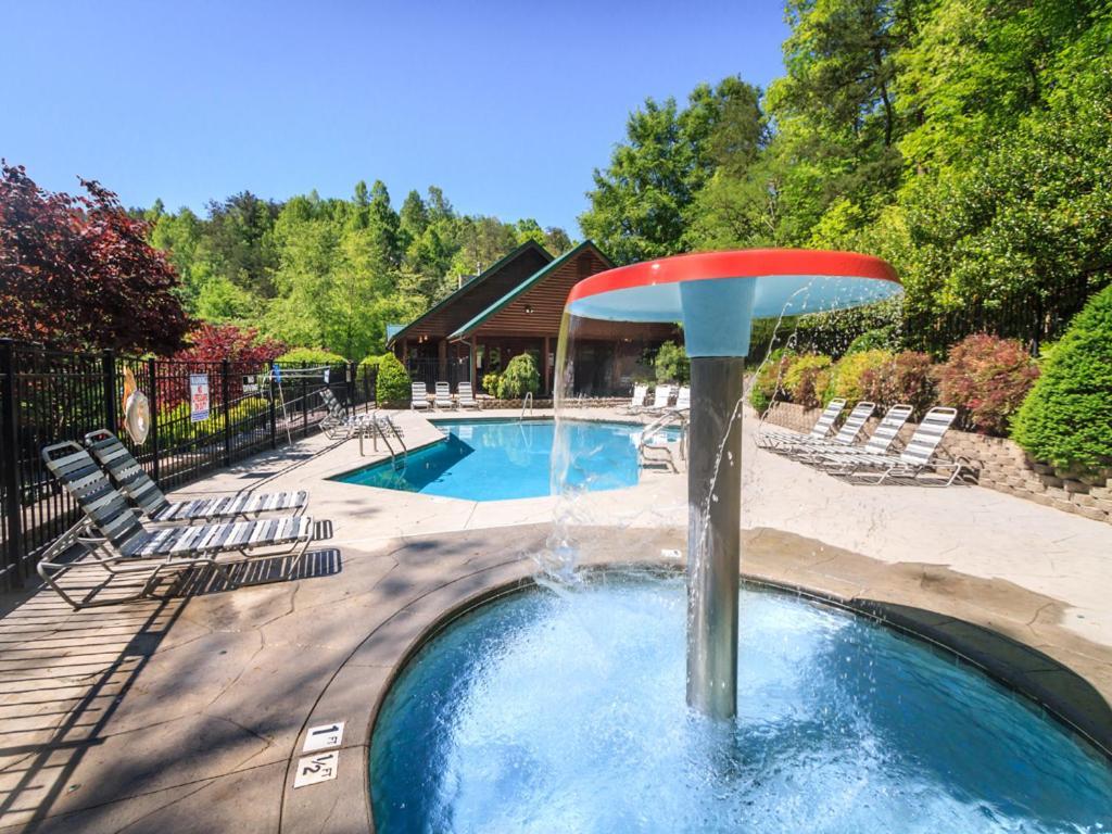 Above The Clouds, 4 Bedrooms, Pool Access, Private, Gaming, Sleeps 16 개틀린버그 외부 사진