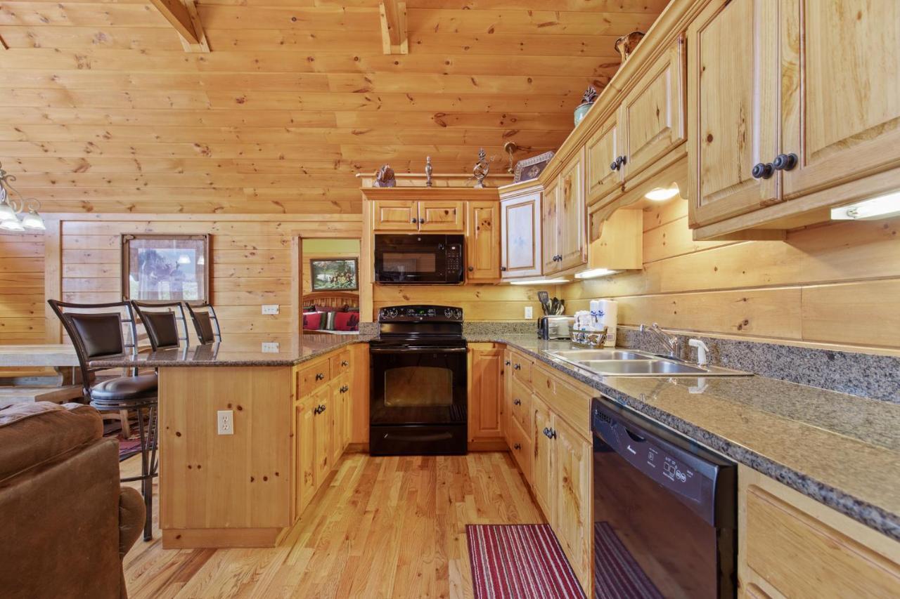 Above The Clouds, 4 Bedrooms, Pool Access, Private, Gaming, Sleeps 16 개틀린버그 외부 사진