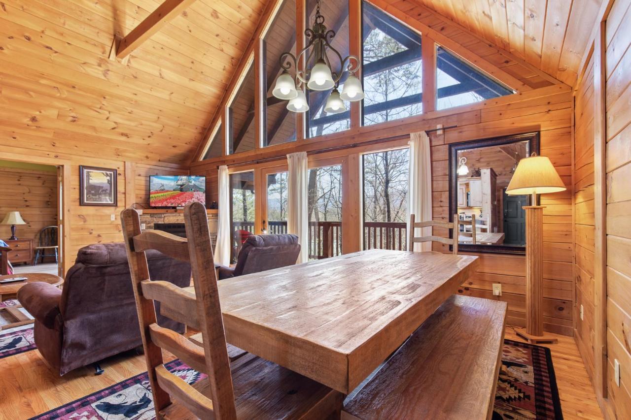Above The Clouds, 4 Bedrooms, Pool Access, Private, Gaming, Sleeps 16 개틀린버그 외부 사진