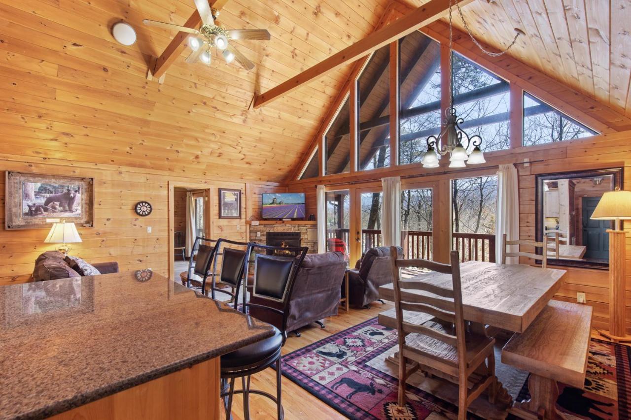 Above The Clouds, 4 Bedrooms, Pool Access, Private, Gaming, Sleeps 16 개틀린버그 외부 사진