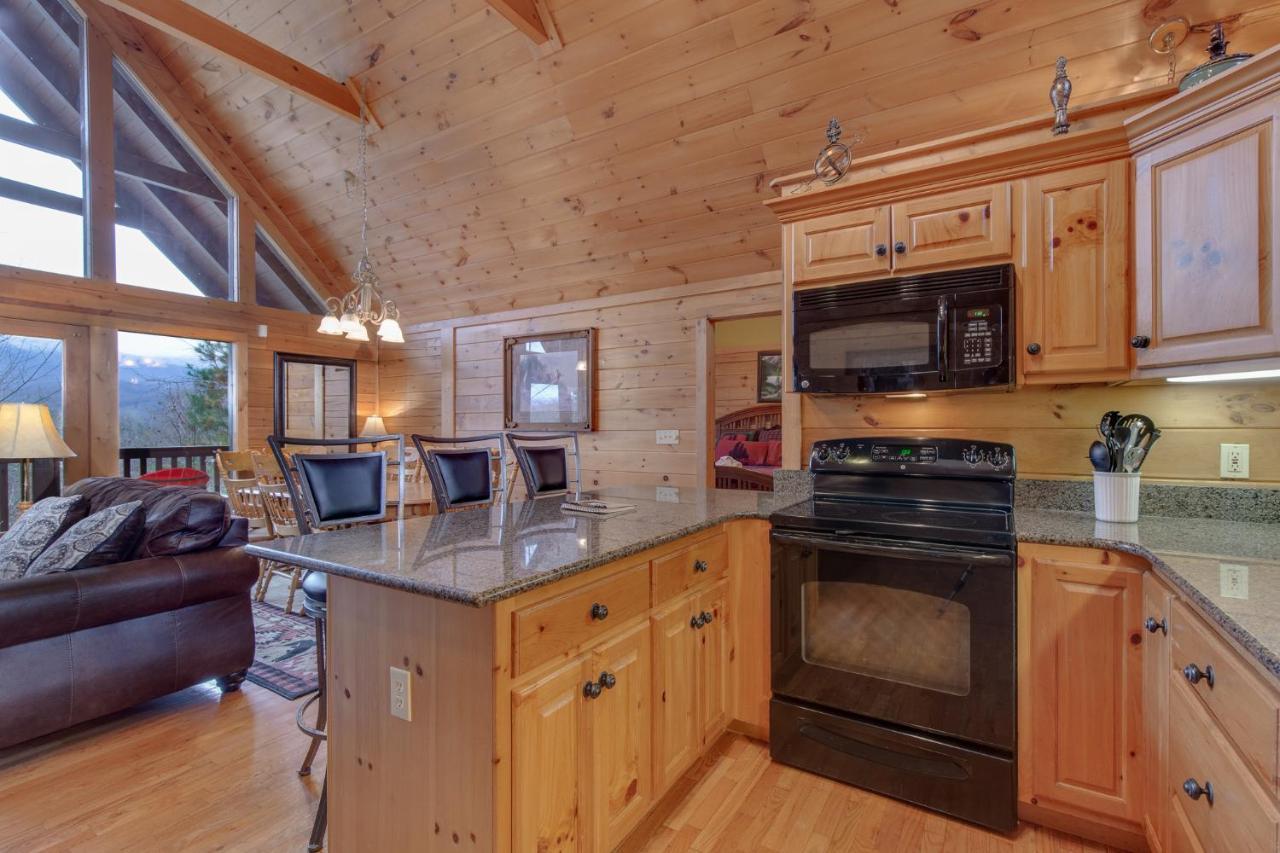 Above The Clouds, 4 Bedrooms, Pool Access, Private, Gaming, Sleeps 16 개틀린버그 외부 사진