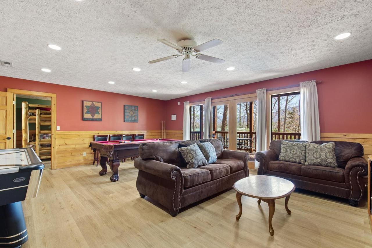 Above The Clouds, 4 Bedrooms, Pool Access, Private, Gaming, Sleeps 16 개틀린버그 외부 사진