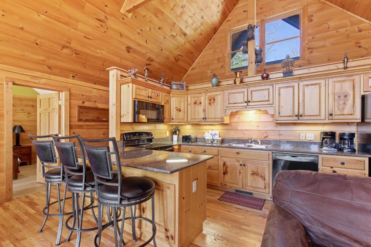 Above The Clouds, 4 Bedrooms, Pool Access, Private, Gaming, Sleeps 16 개틀린버그 외부 사진