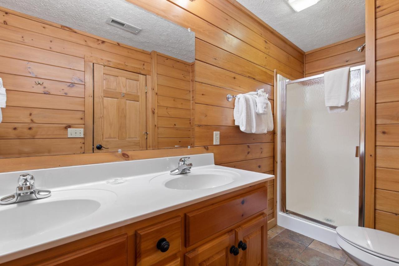 Above The Clouds, 4 Bedrooms, Pool Access, Private, Gaming, Sleeps 16 개틀린버그 외부 사진