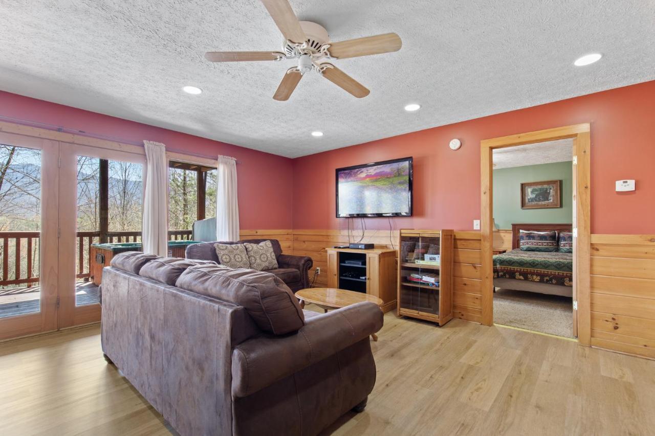 Above The Clouds, 4 Bedrooms, Pool Access, Private, Gaming, Sleeps 16 개틀린버그 외부 사진