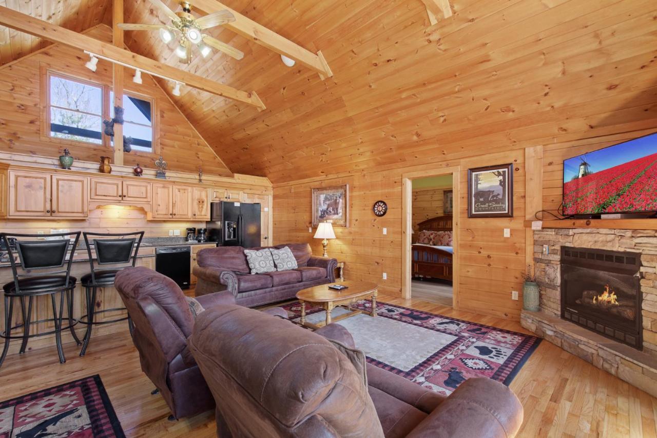 Above The Clouds, 4 Bedrooms, Pool Access, Private, Gaming, Sleeps 16 개틀린버그 외부 사진