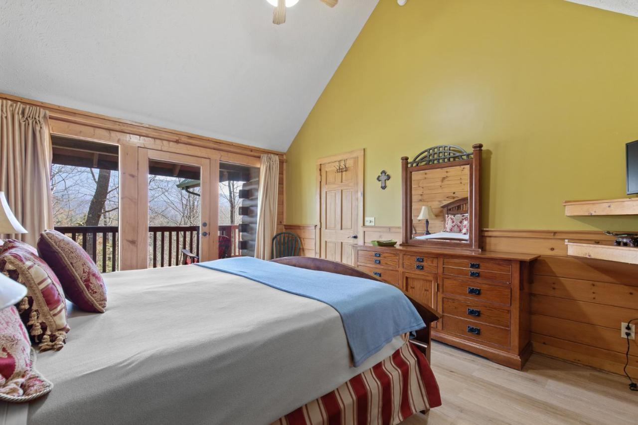 Above The Clouds, 4 Bedrooms, Pool Access, Private, Gaming, Sleeps 16 개틀린버그 외부 사진