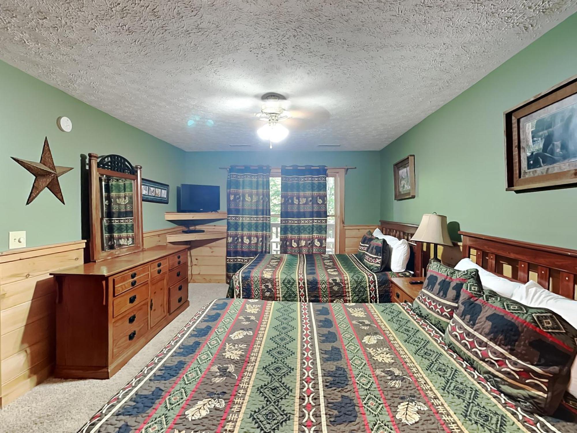 Above The Clouds, 4 Bedrooms, Pool Access, Private, Gaming, Sleeps 16 개틀린버그 외부 사진